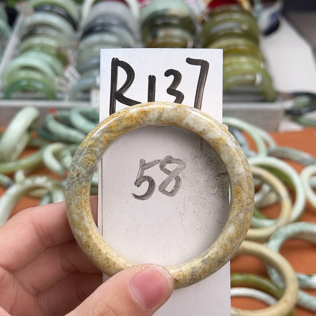 岫玉手镯未镶嵌天然岫玉微瑕，可以正常佩戴