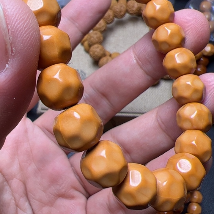 猴头核桃手串看看咯