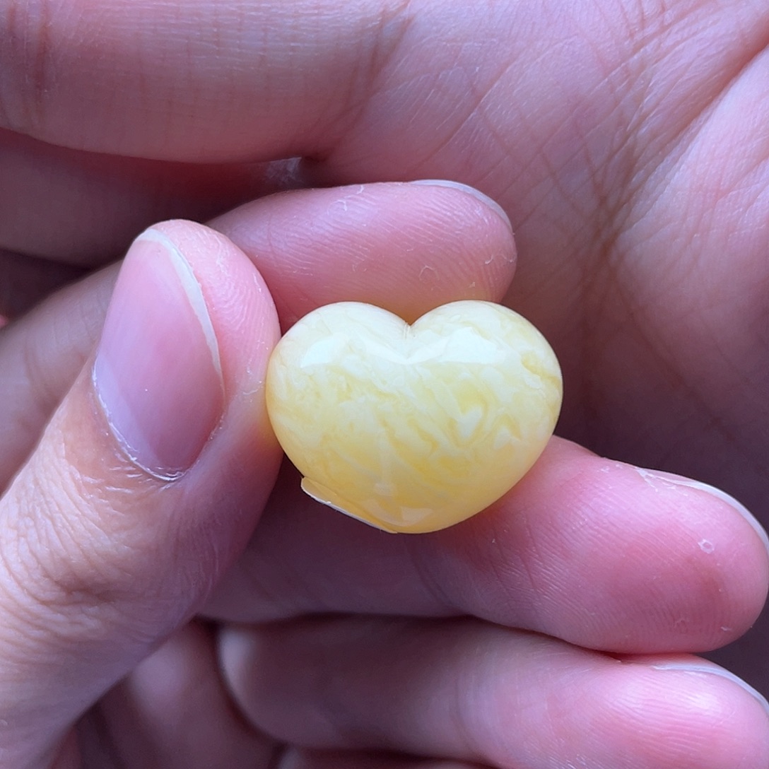 琥珀裸石未镶嵌蜜蜡