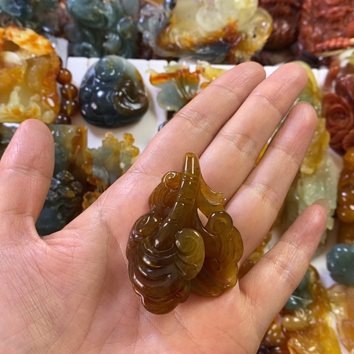 蛇纹石玉未镶嵌颈饰