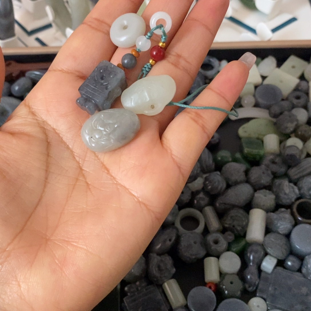 蝈***蝈和田玉未镶嵌颈饰