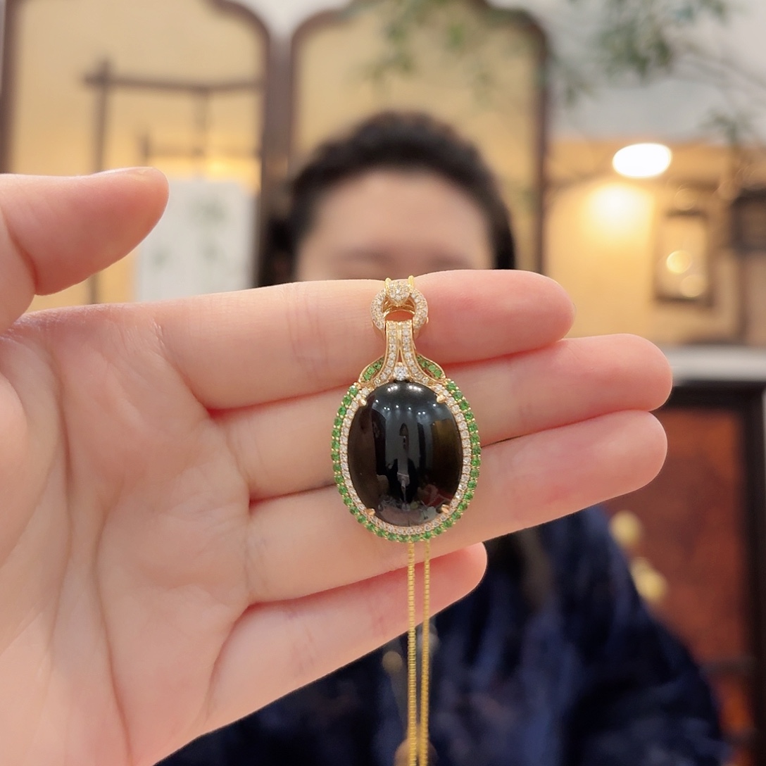 翡翠18K金镶嵌吊坠(赠链)