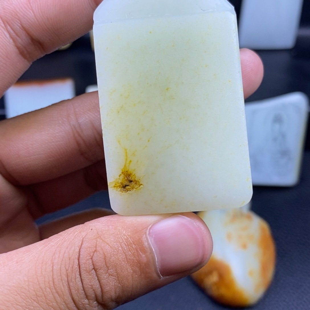 未镶嵌吊坠定制和田玉受***人