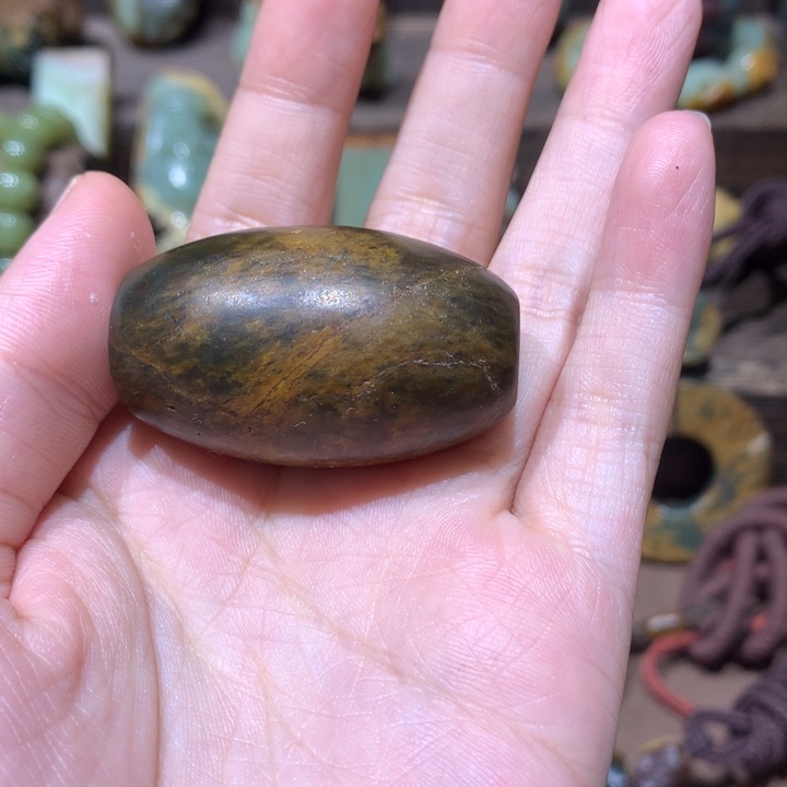 未镶嵌岫岩河磨玉（透闪石质玉）挂件