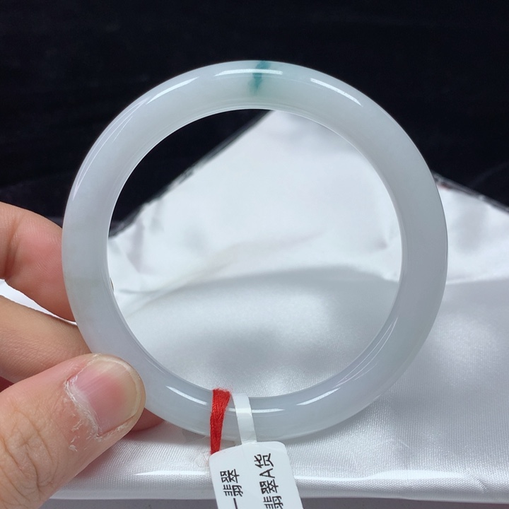 翡翠手镯（圆镯）未镶嵌56.8