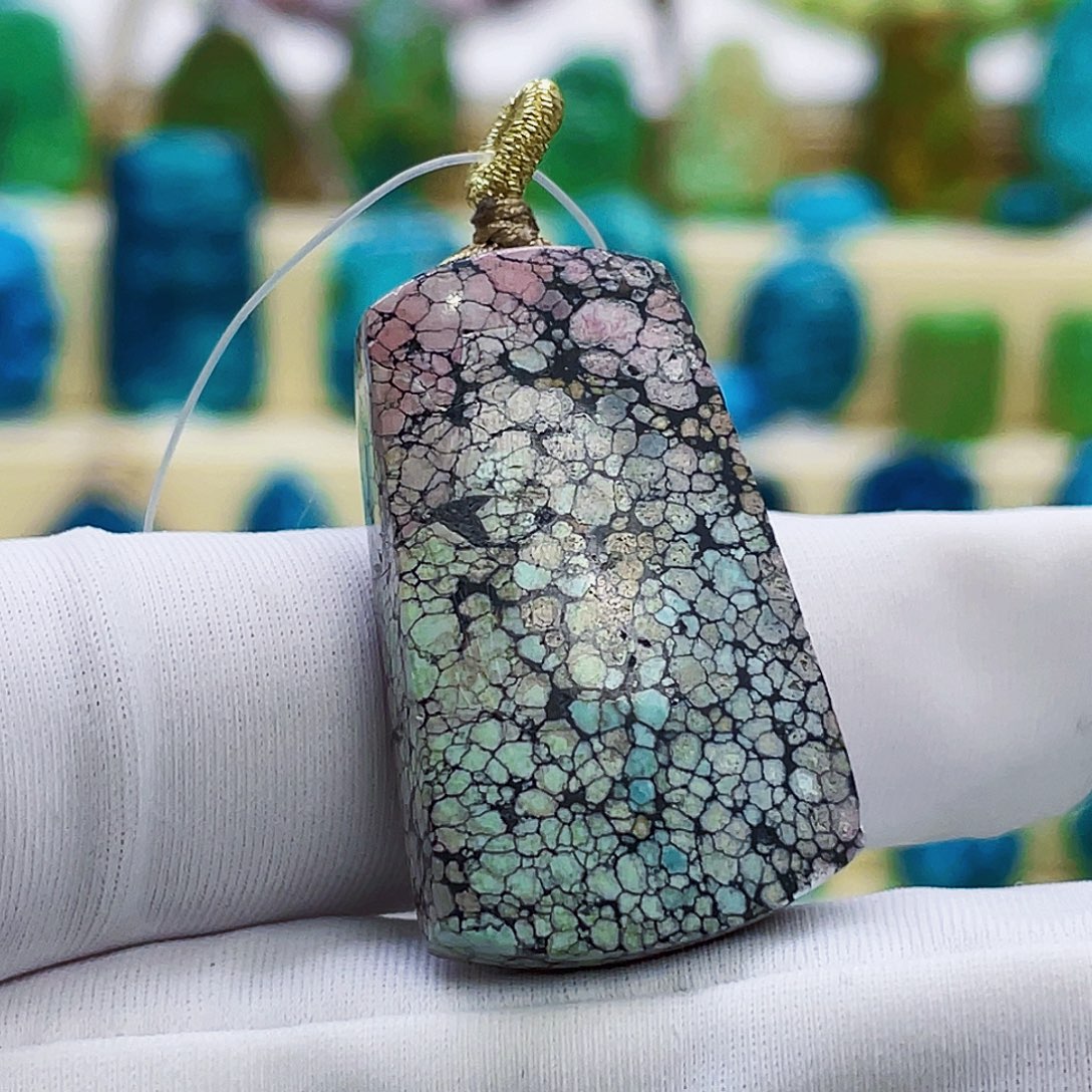 绿松石未镶嵌颈饰