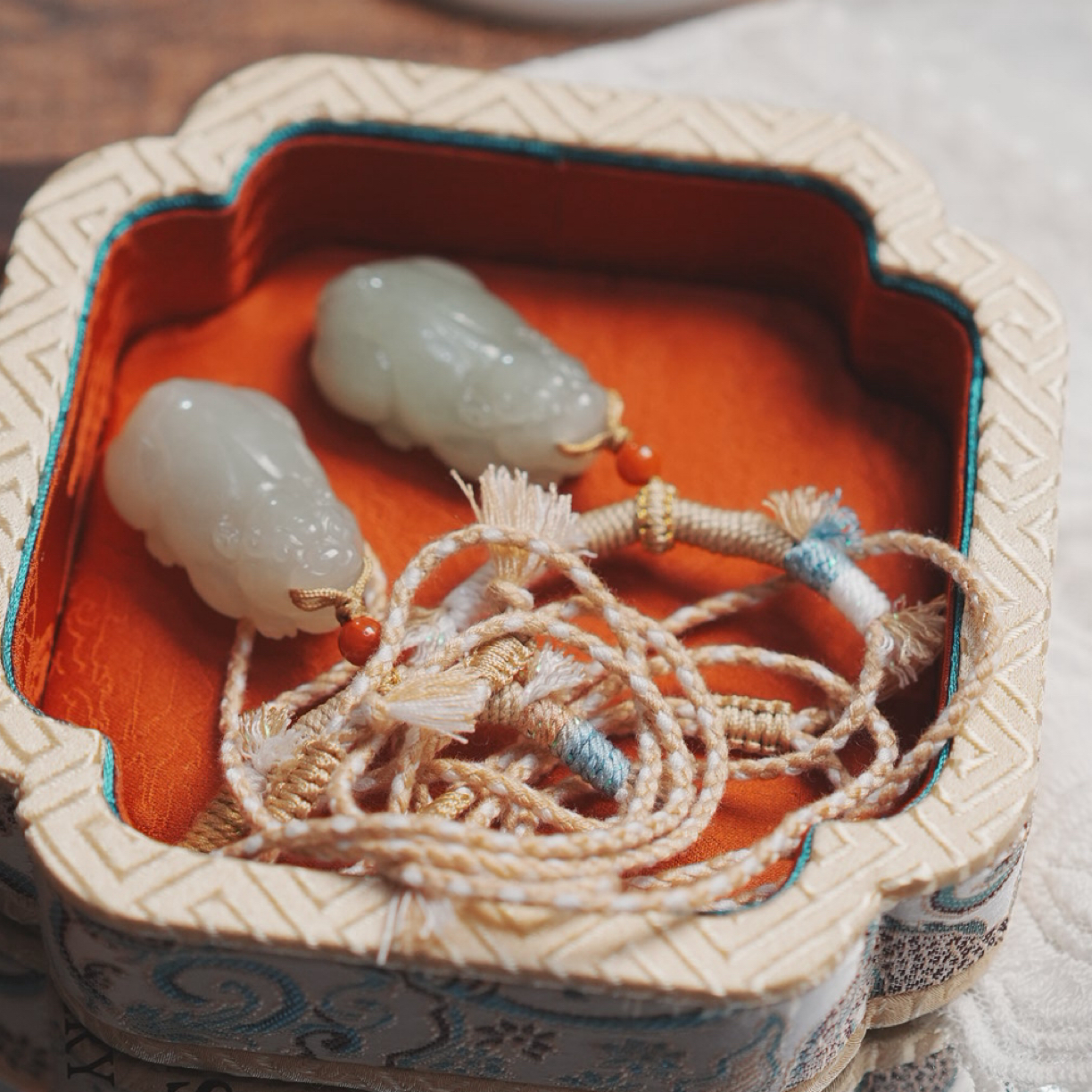 天然和田玉貔貅吊坠多样性发一