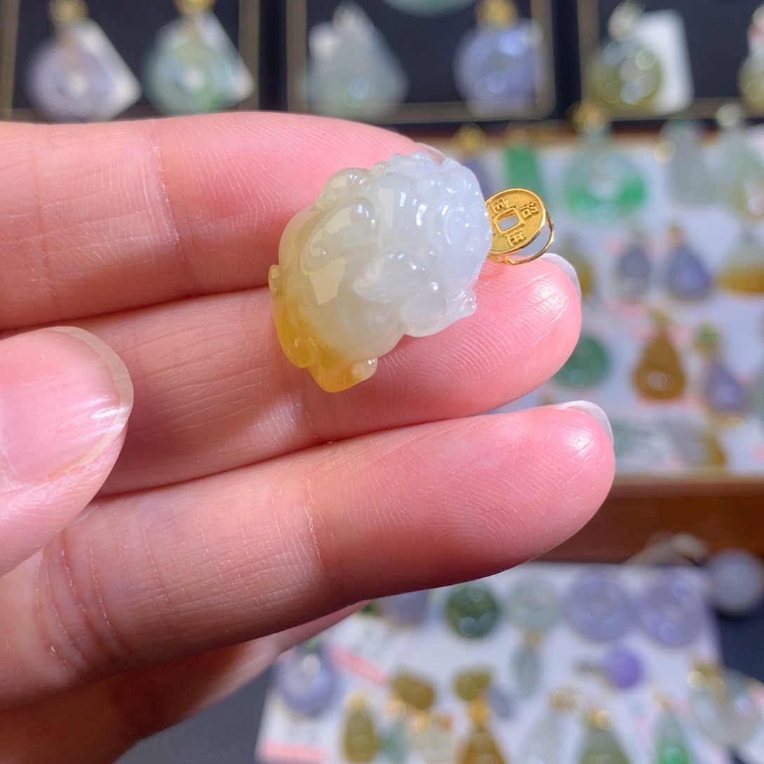 翡翠18K金镶嵌颈饰
