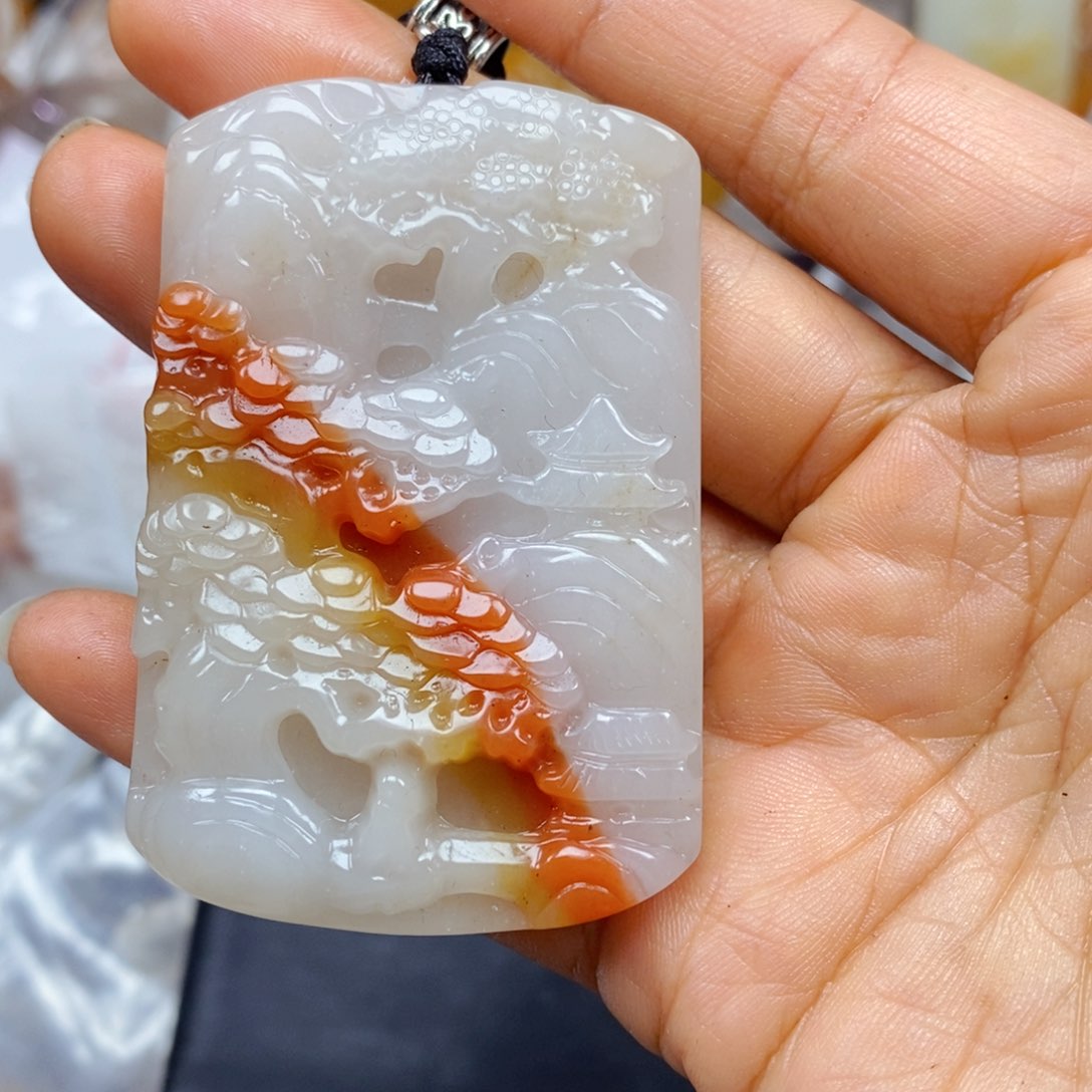 石英质玉（黄龙玉）颈饰未镶嵌