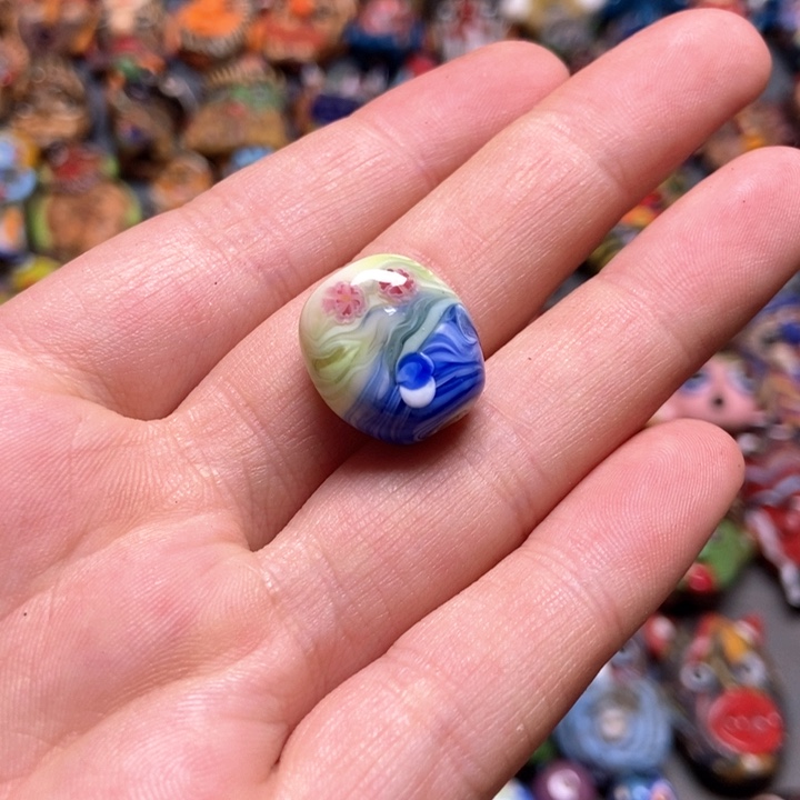 琉璃颈饰双拼色珠子一个