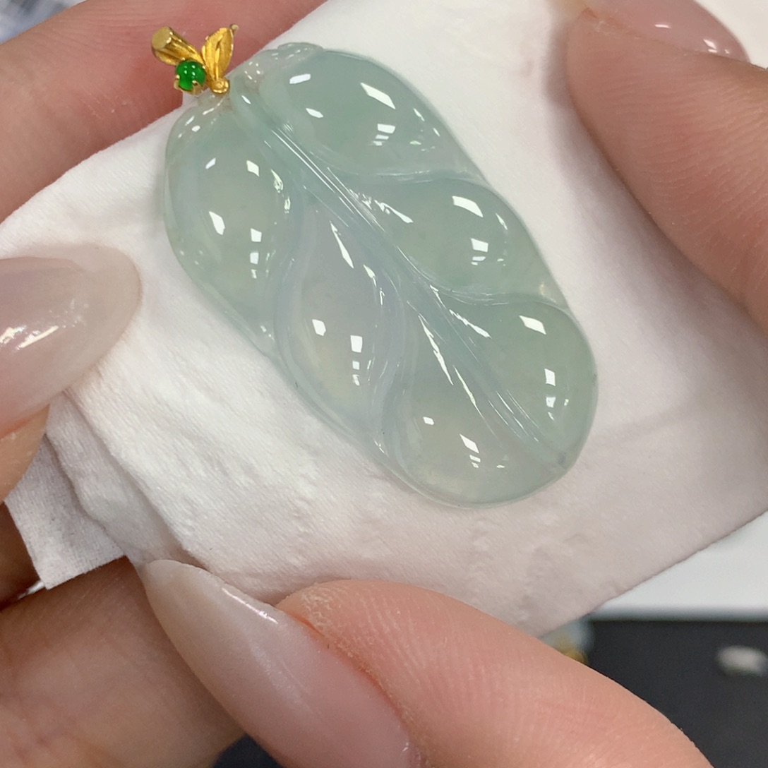 颈饰18K金镶嵌翡翠