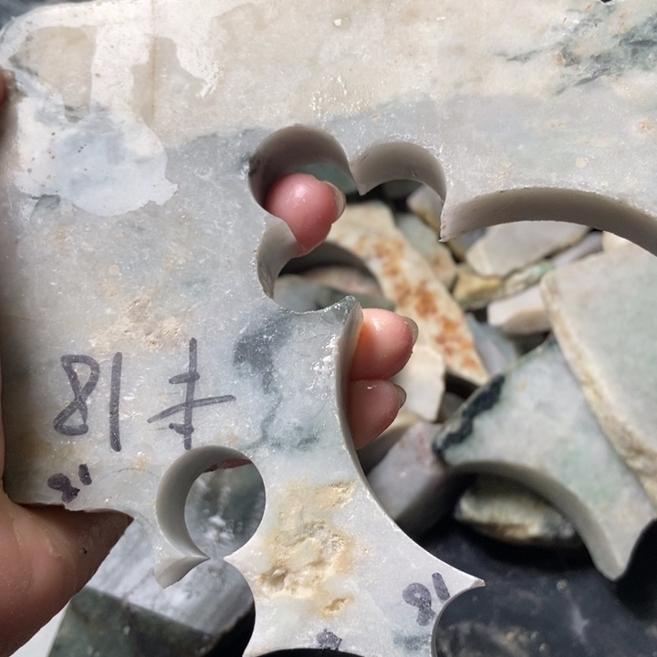 翡翠颈饰未镶嵌天然翡翠