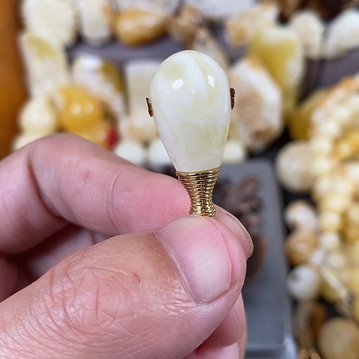 琥珀裸石未镶嵌我