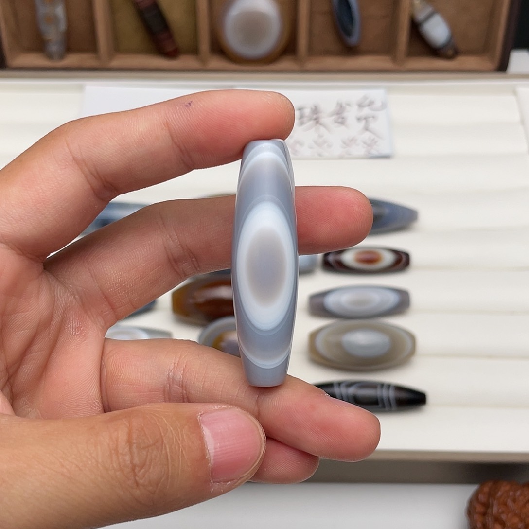 玛瑙/玉髓颈饰未镶嵌川****租