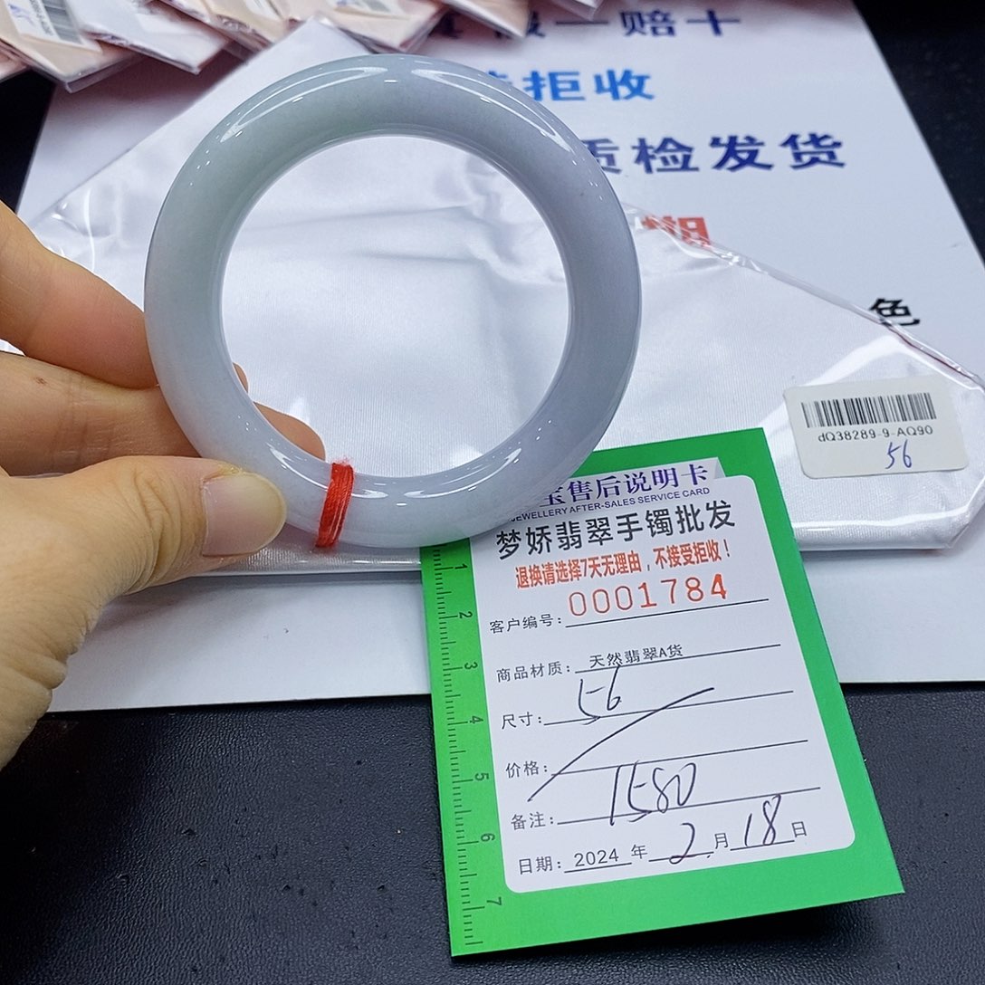 翡翠手镯未镶嵌翡翠手镯