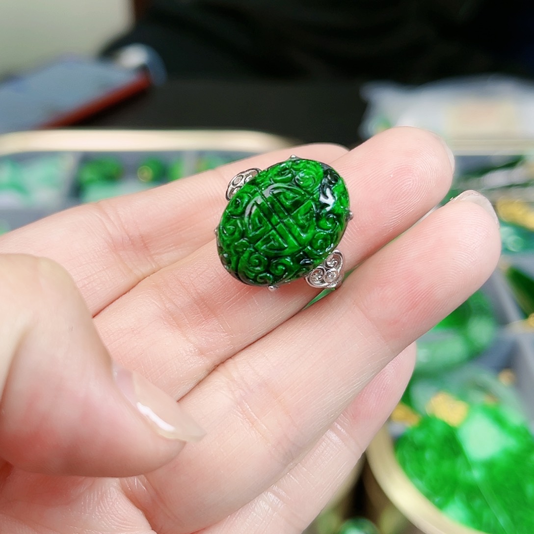 翡翠颈饰银S925镶嵌戒指