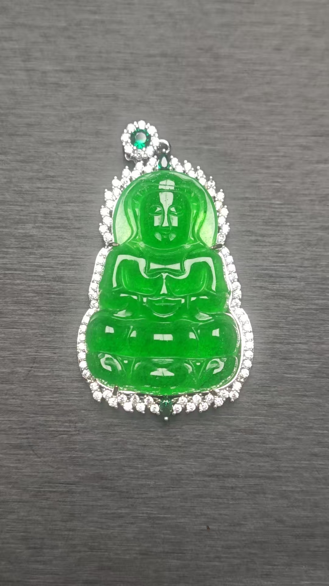 YY37翡翠常规吊坠【邂逅翡翠高冰吊坠，冰透绿意，开启浪漫时光】