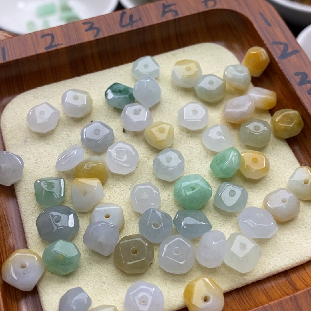 翡翠颈饰未镶嵌28一颗可挑