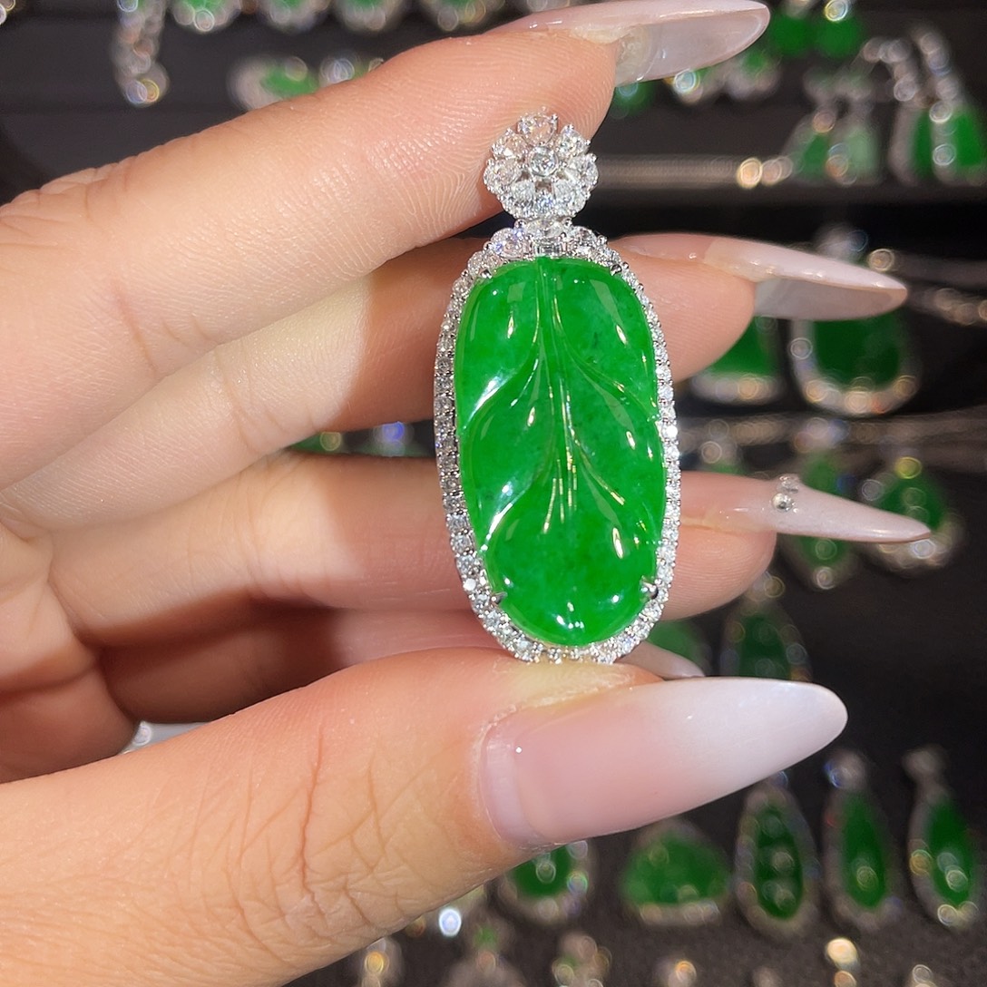 翡翠18K金镶嵌吊坠(不含链)叶子吊坠