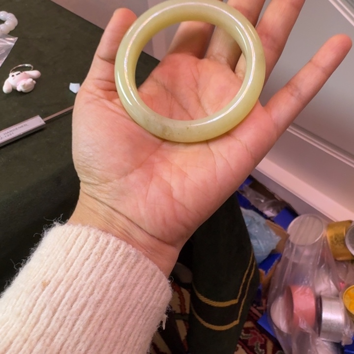 消***遣和田玉（糖玉）未镶嵌手镯