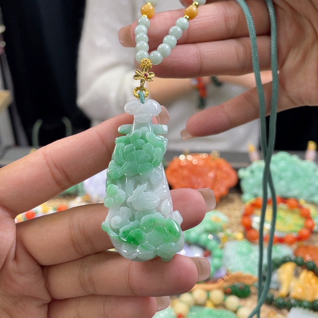 翡翠颈饰未镶嵌代编织