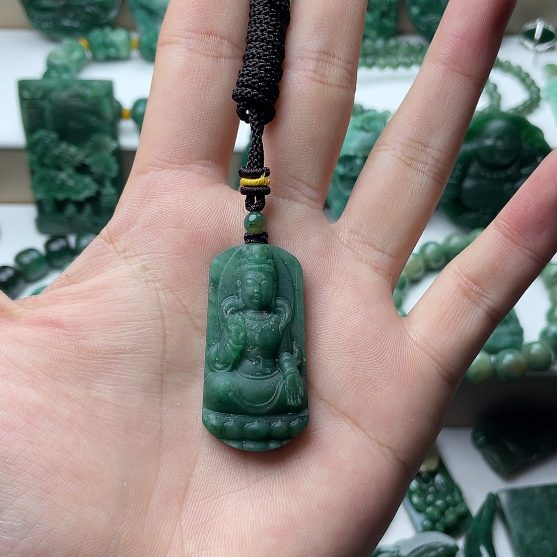 独山玉未镶嵌挂件