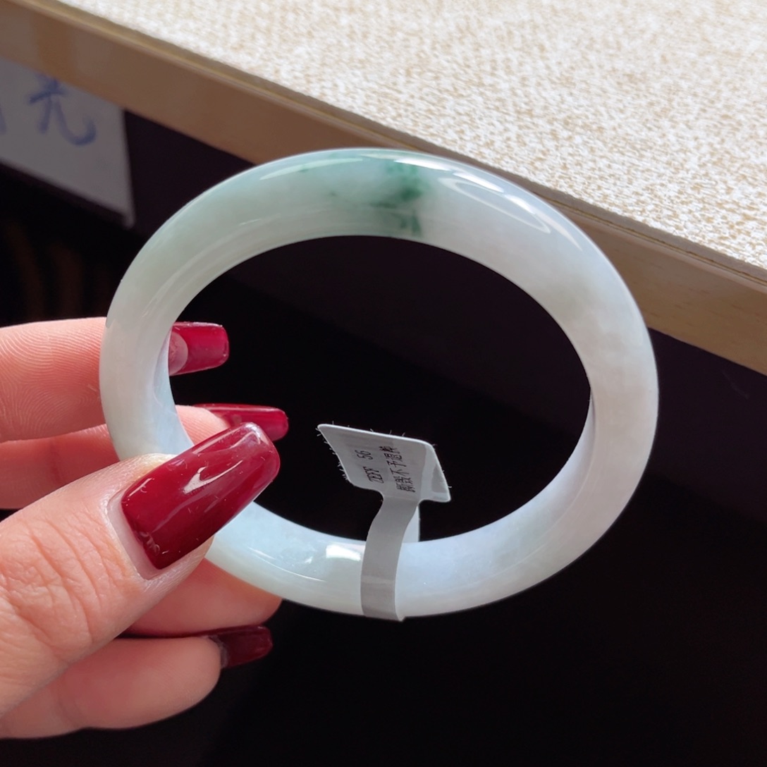 翡翠手镯未镶嵌手镯