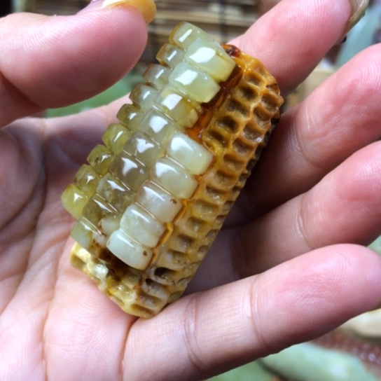 未镶嵌蛇纹石玉颈饰