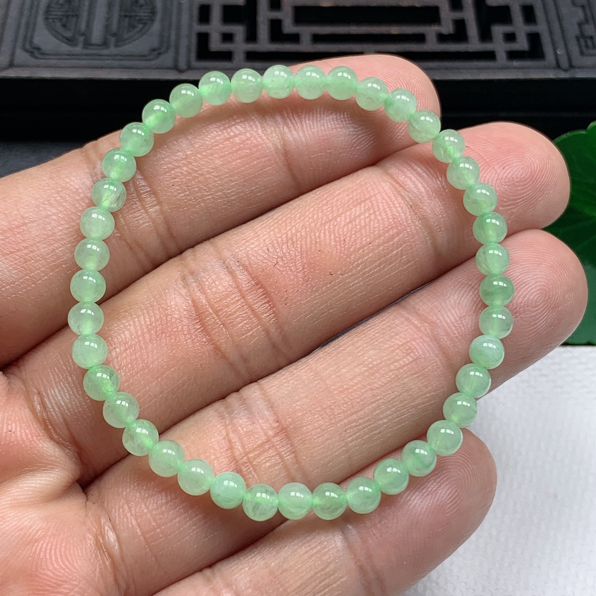 缅甸天然翡翠A货精美冰飘绿小米珠手串尺寸4.2mm