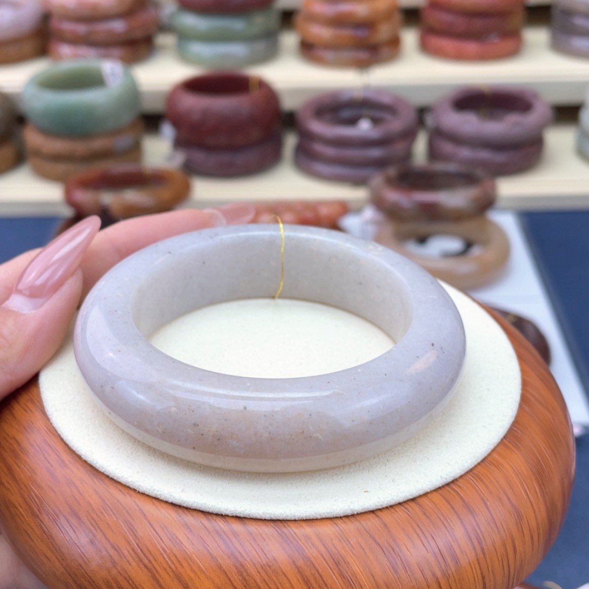 【闪购商品】石英质玉手镯未镶嵌