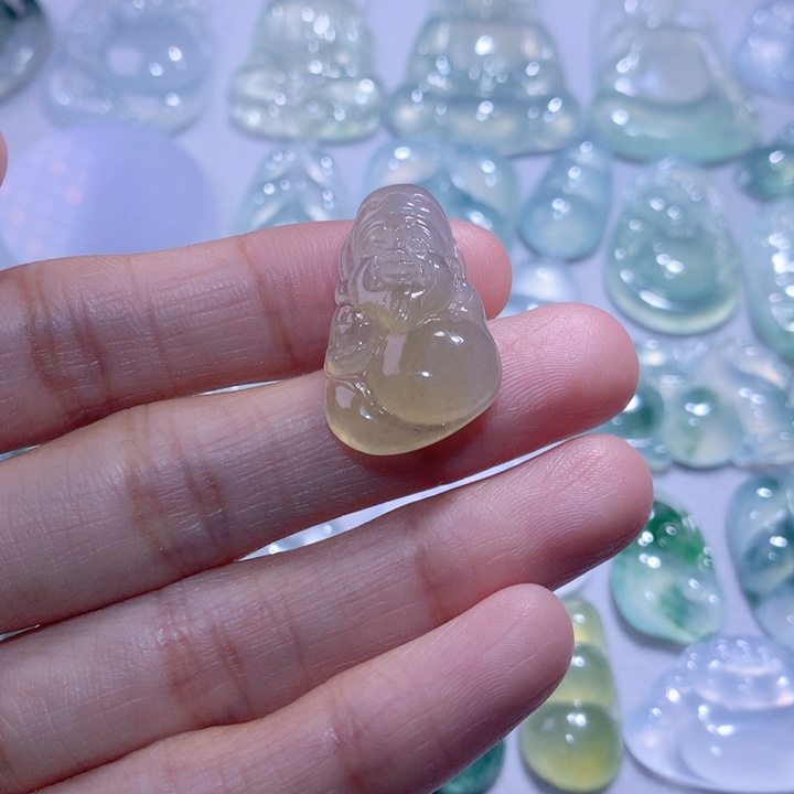 翡翠颈饰未镶嵌财神