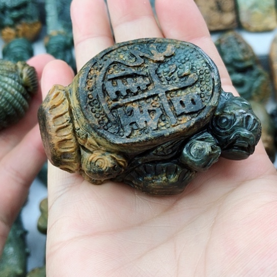 岫岩河磨玉（透闪石质玉）未镶嵌把件