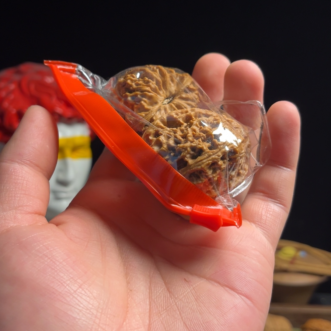 爱***祥文玩核桃吊坠44三角疆