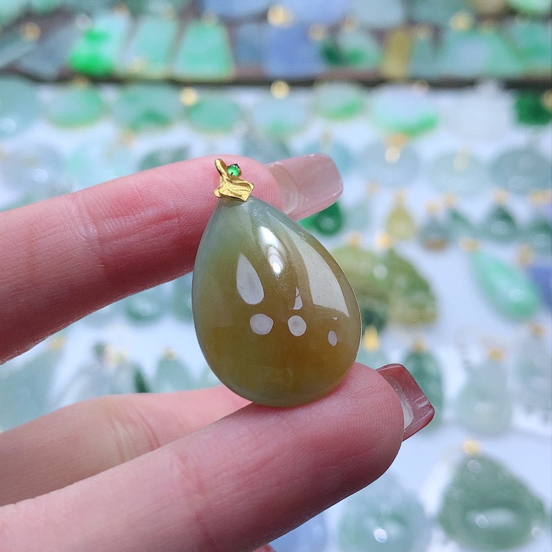 翡翠颈饰未镶嵌翡翠