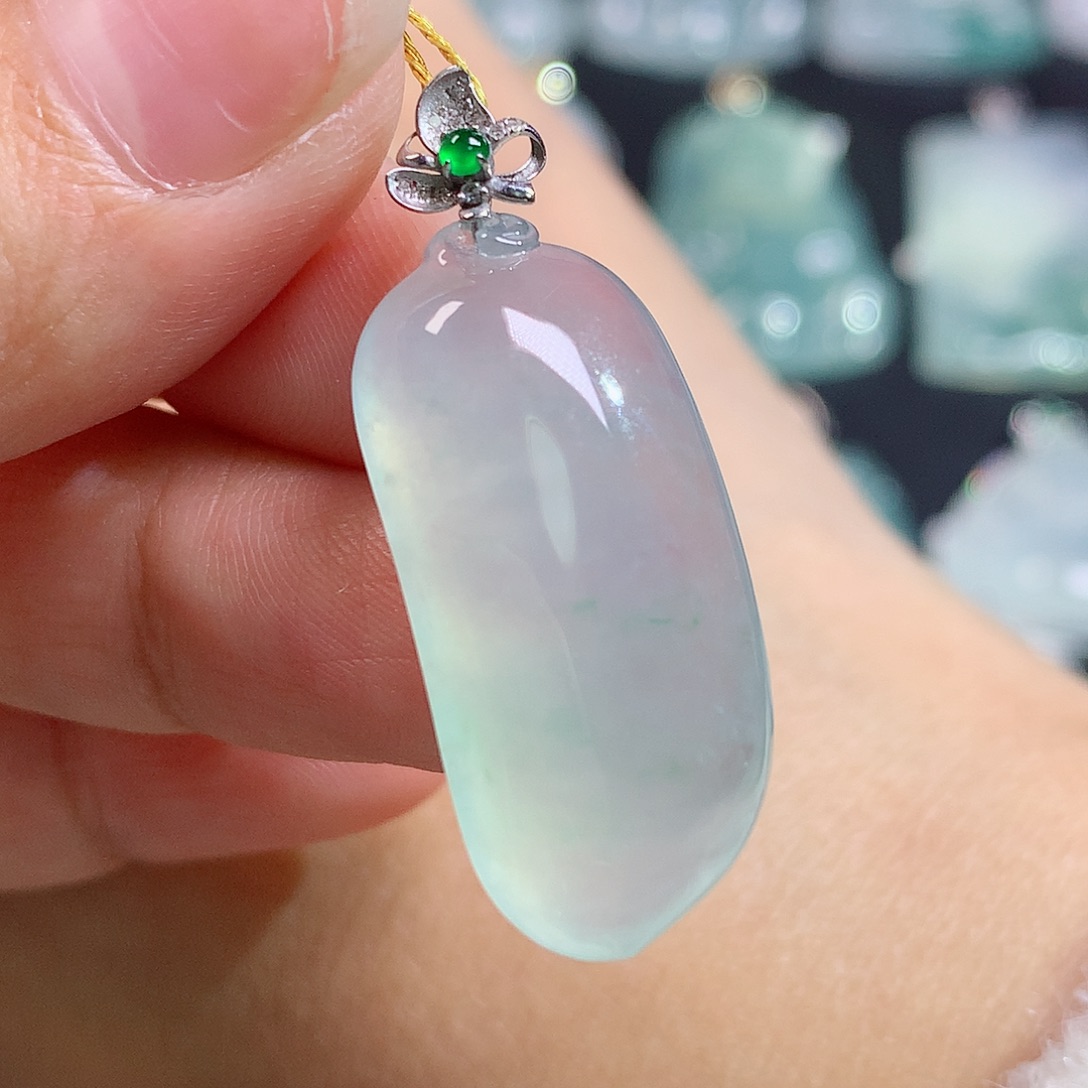 翡翠18K金镶嵌颈饰福瓜