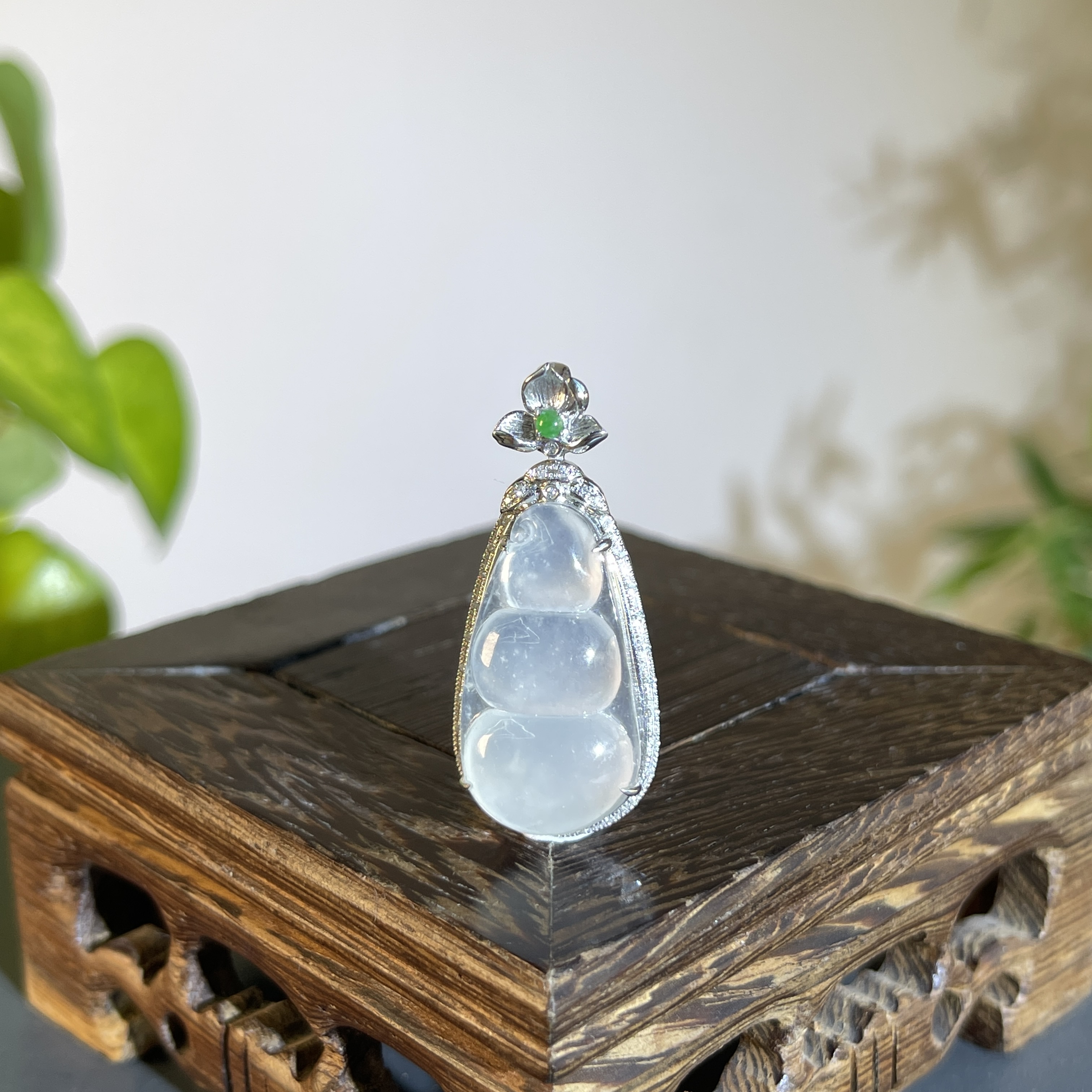 JTAA30-223 天然缅甸A货翡翠 18K含钻镶嵌福豆