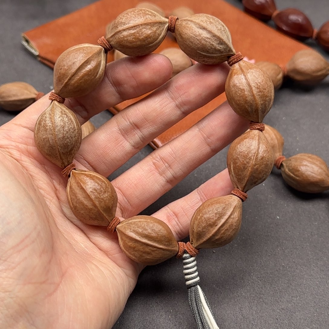 橄榄核手串1.9✖️2.8精品