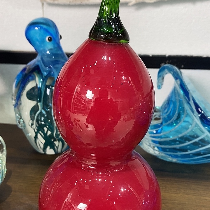 23853633563565236999