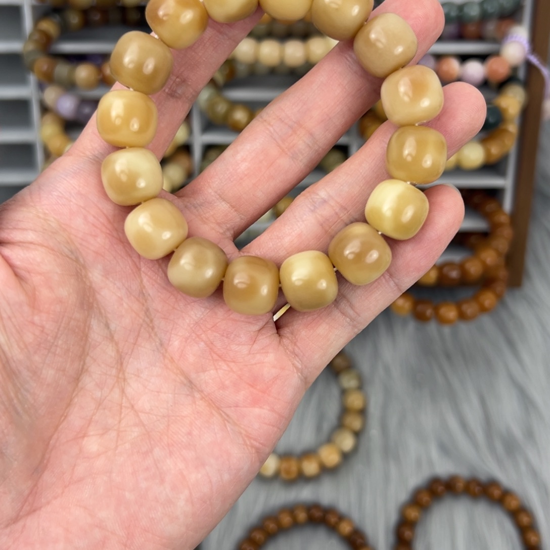 世***J菩提根/象牙果手串