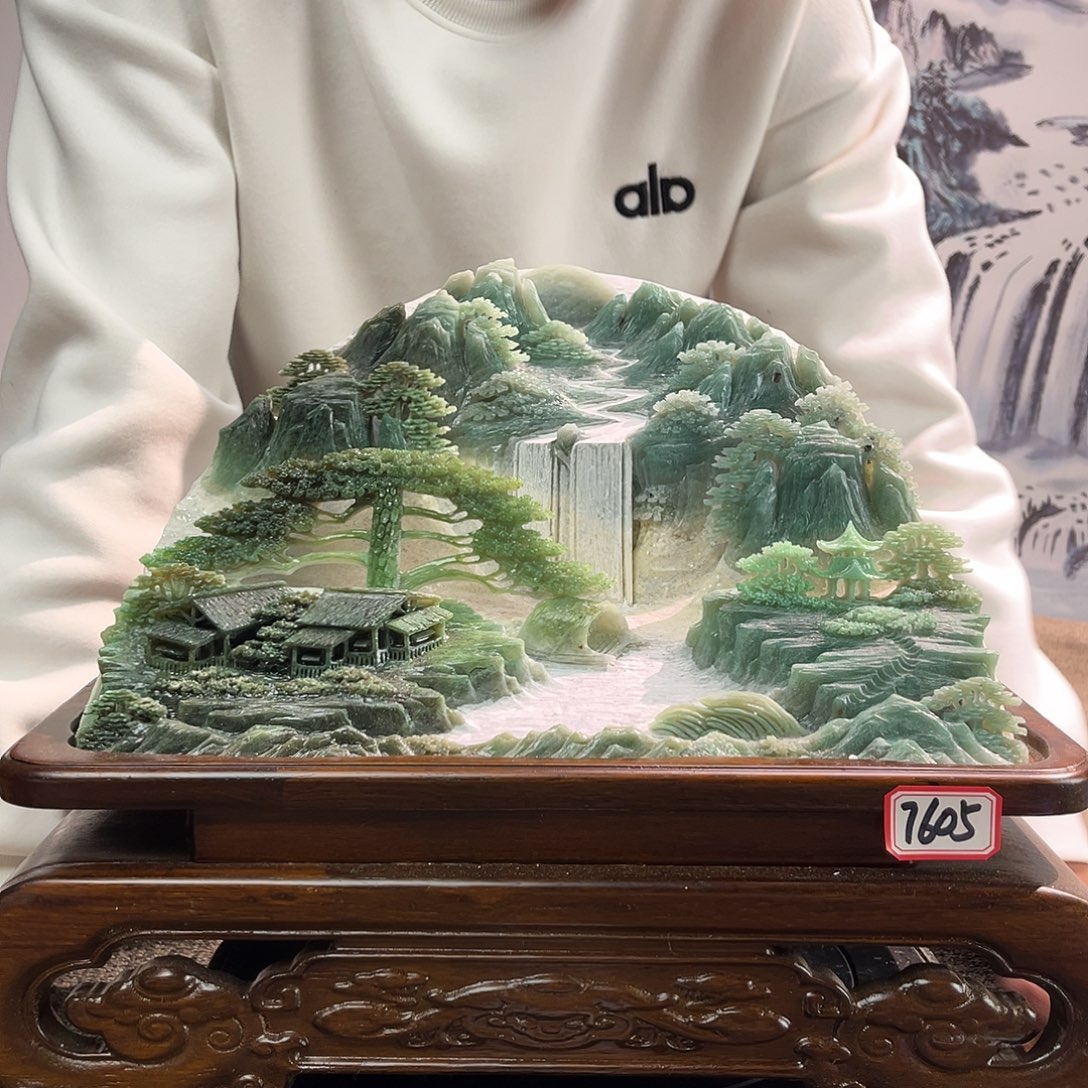 百***信玉玉摆件绿色带底座