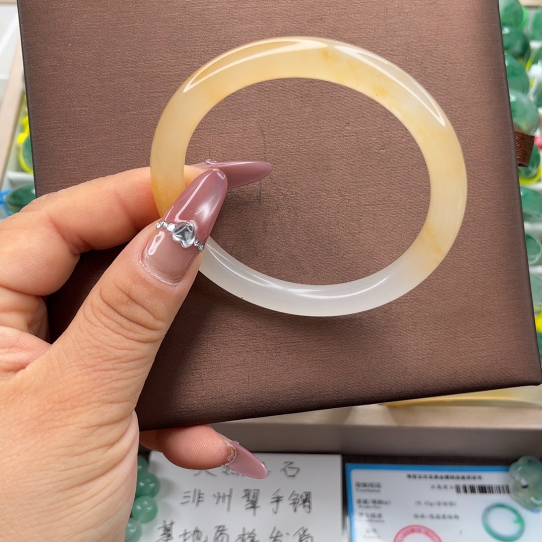 石英质玉未镶嵌手镯