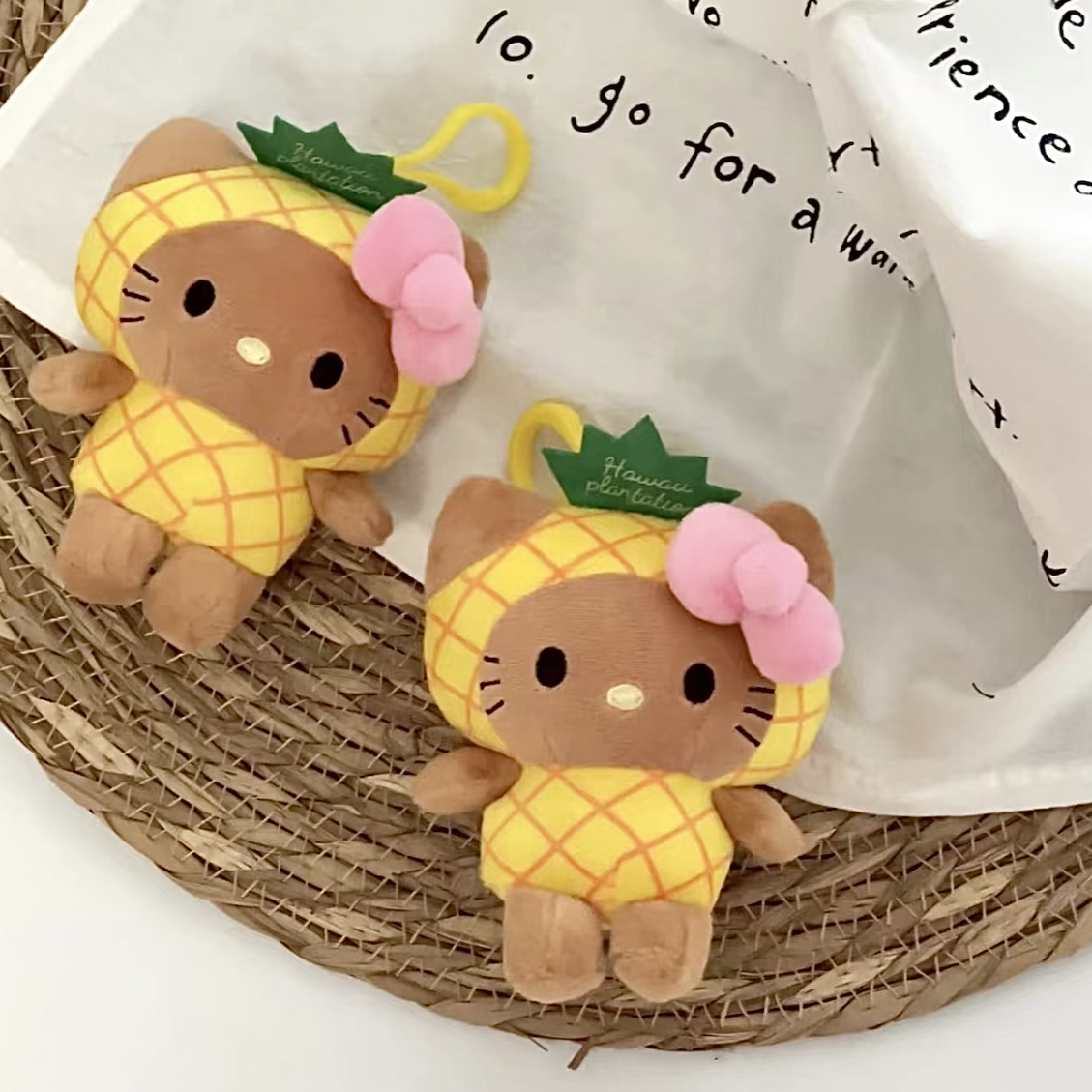 【宝藏库】夏威夷黑皮菠萝园kitty挂件