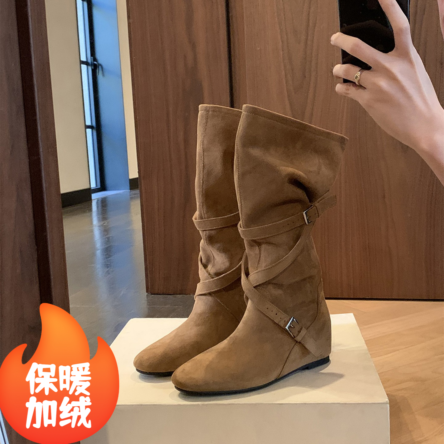 复古交叉扣带西部牛仔靴女秋新款柔软褶皱堆堆马丁靴中筒靴法式