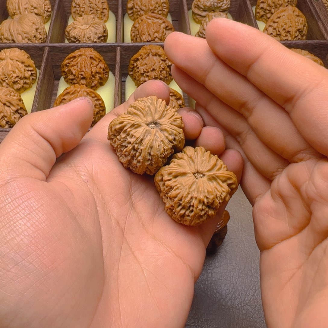 文玩核桃把件南疆石，有黄