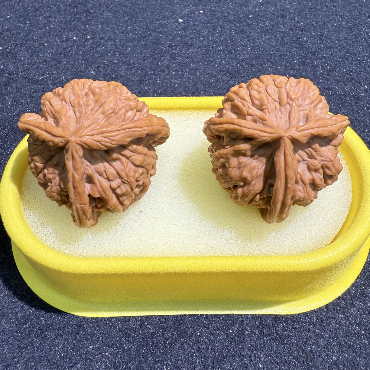 文玩核桃秦岭百兽纹三棱