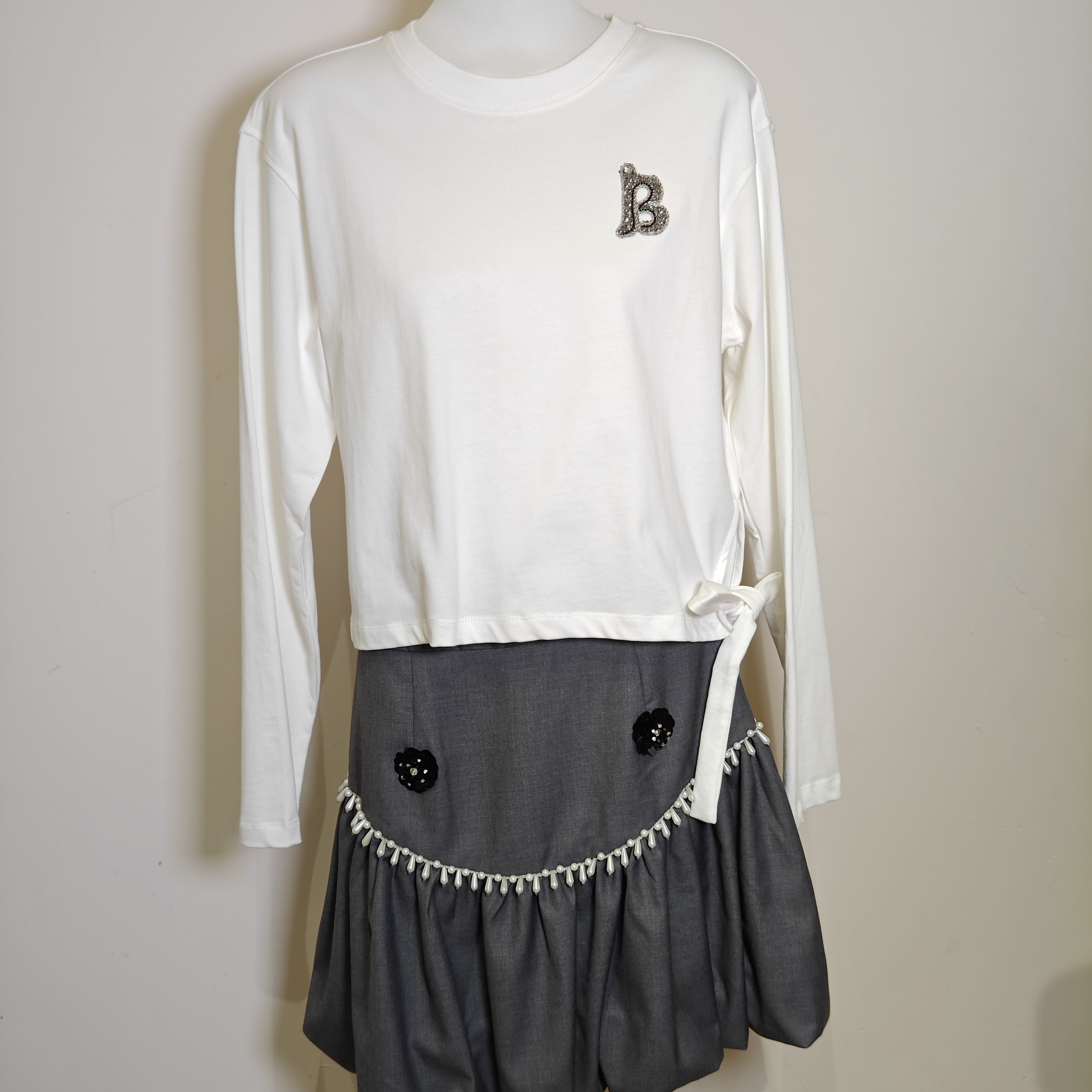 女式圆领长袖T恤卫衣春秋简约绣花设计感宽松休闲百搭打底上衣