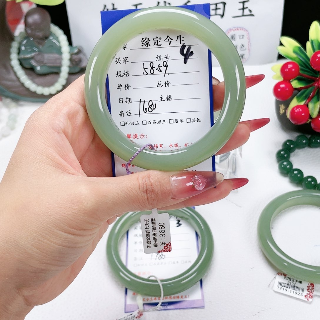 和田玉手镯未镶嵌