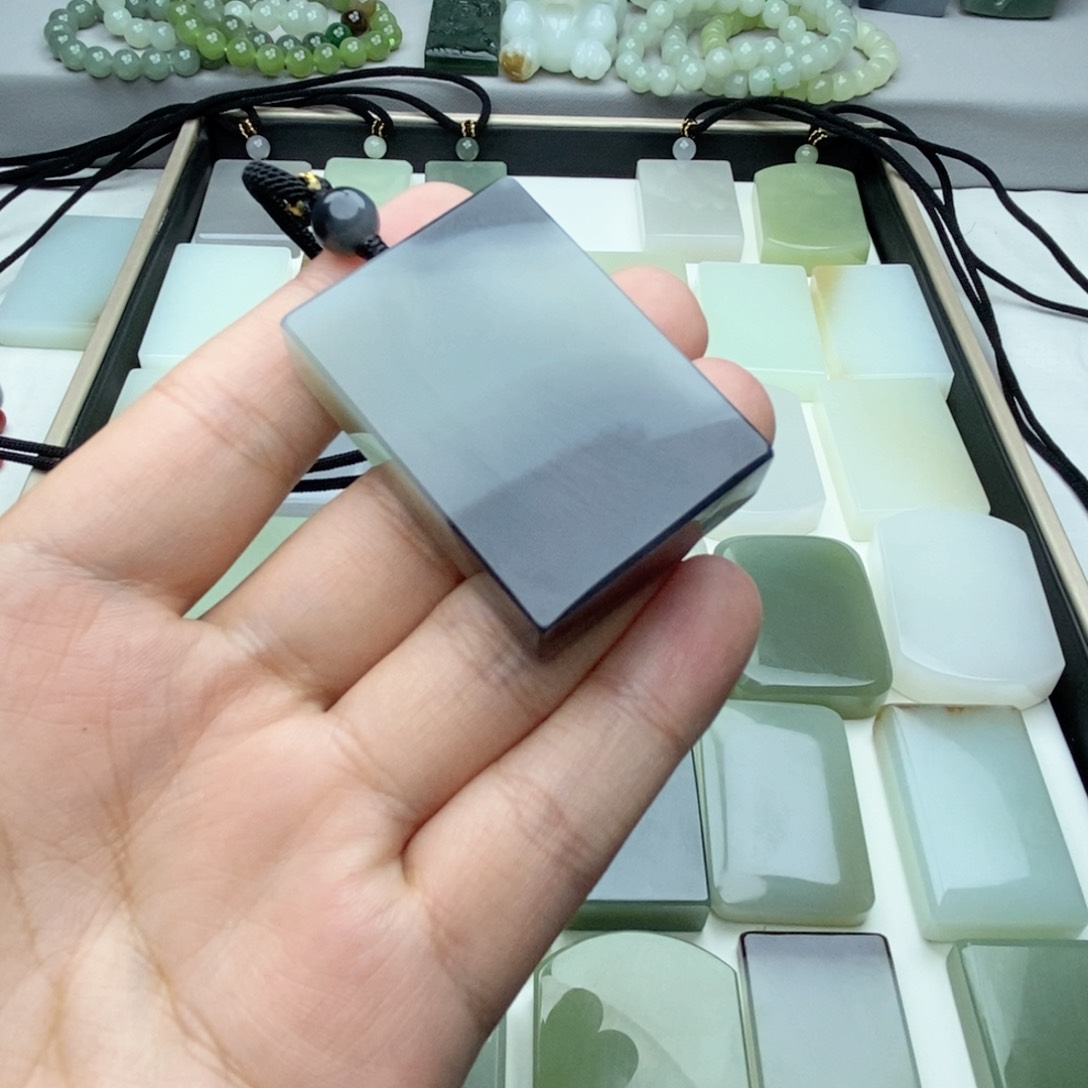 和田玉未镶嵌颈饰慕*