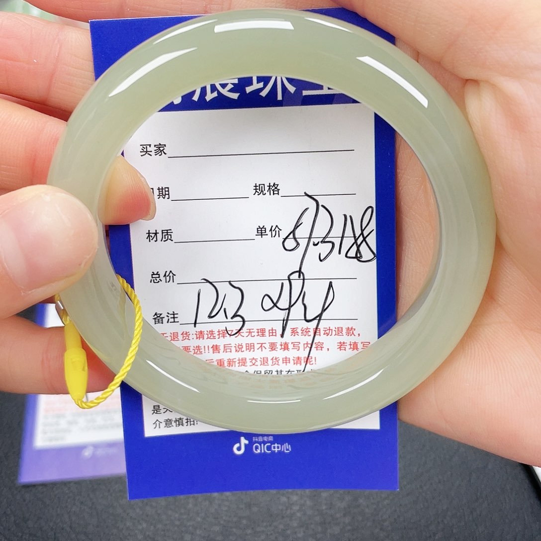 和田玉手镯未镶嵌