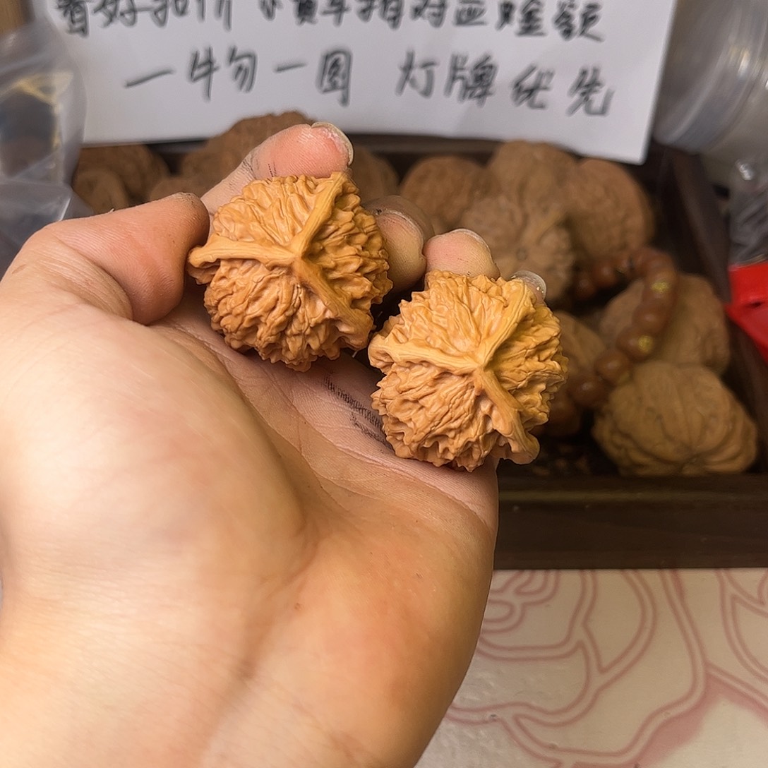 老***使文玩核桃吊坠三棱